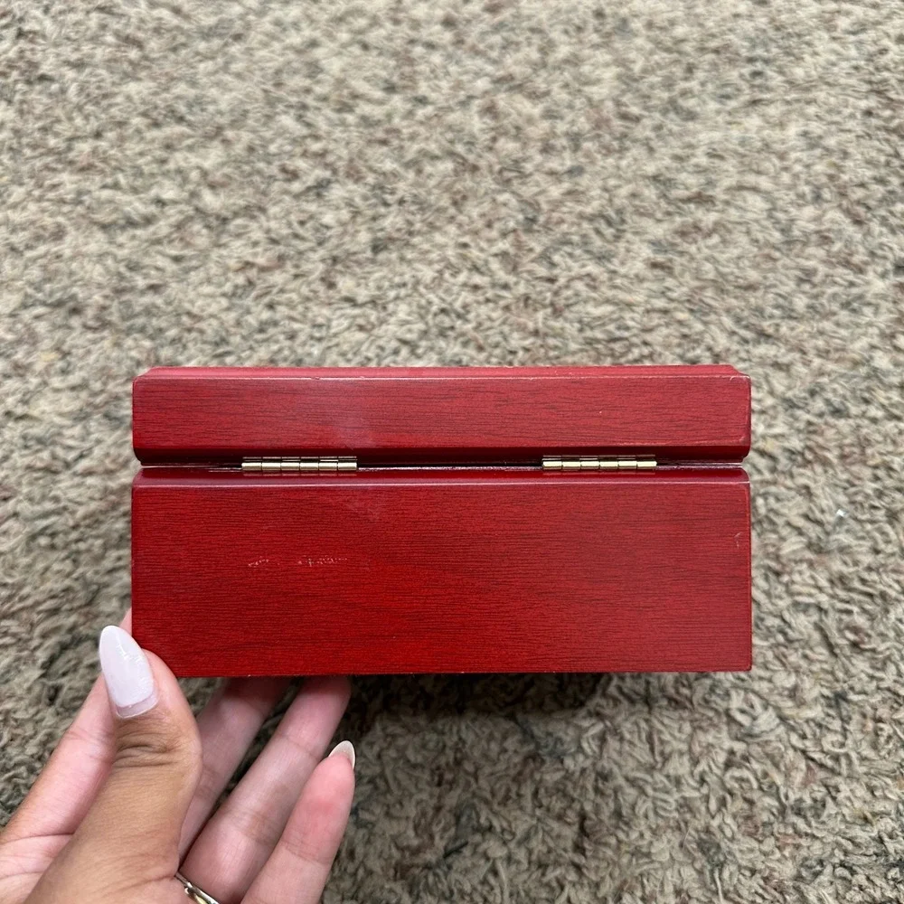 Vintage Style Red Wooden Keepsake Box Jewelry Chest with Gold Latch Felt Lining